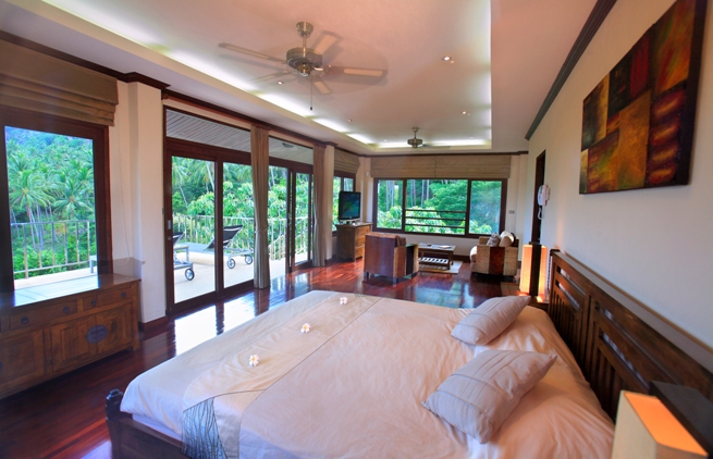 Chaweng Hills, master bedroom suite